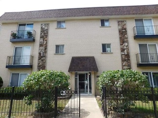 4036 N California Ave Unit 303, Chicago, IL 60618