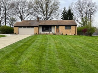 3352 Vezber Dr, Seven Hills, OH 44131