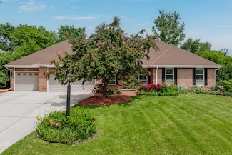 N52W14104 Aberdeen Dr, Menomonee Falls, WI 53051