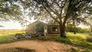 3105 S Plainsman Rd, Marlow, OK 73055