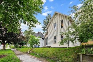 950 Crescent St NE, Grand Rapids, MI 49503