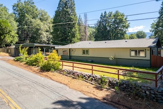 1608 Pine Grove Dr, Mount Shasta, CA 96067
