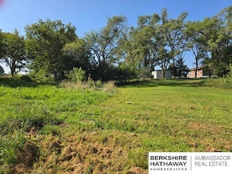 1831 Lake Ridge Dr, Plattsmouth, NE 68048