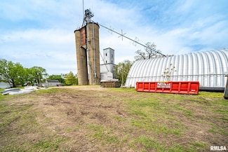 300 N Broadway St, Manito, IL 61546