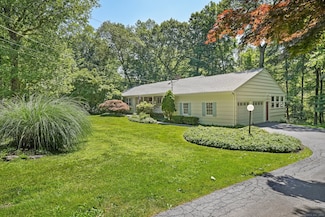 20 Ground Pine Ln, Easton, CT 06612