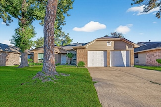 8526 Greenleaf Lake Dr, Houston, TX 77095