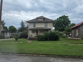 708 E 4th St, Vinton, IA 52349