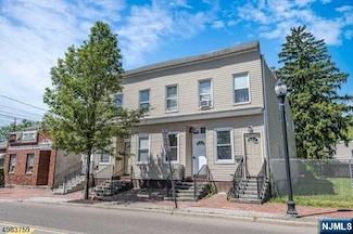 1099 Ringwood Ave, Wanaque, NJ 07420