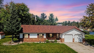 126 Bryan J Dr, Houghton Lake, MI 48629