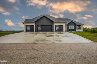 11701 Glacier Rd, Bismarck, ND 58503