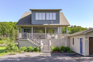 3114 Lakeside Dr, Harveys Lake, PA 18618