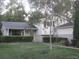 14292 Yale St, Livonia, MI 48154