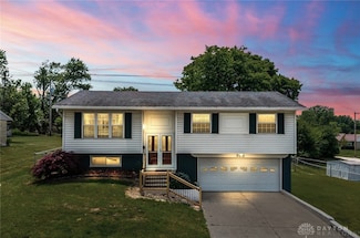 198 Golfwood Dr, Dayton, OH 45449
