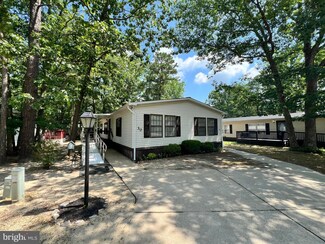 30 Hazeltop Dr, Gloucester Township, NJ 08081