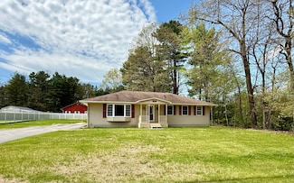 73 Rand Hill Rd, Morrisonville, NY 12962