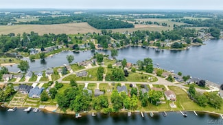 13912 Grandpoint Dr, Cement City, MI 49233