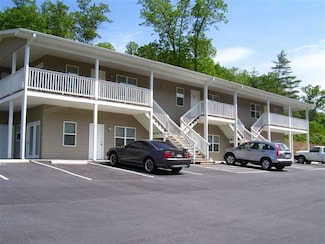 10 Addington Villas Dr, Franklin, NC 28734