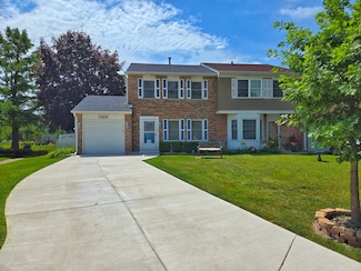 1426 Walnut Cir, Carol Stream, IL 60188