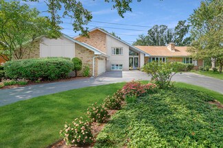 8436 Heather Ct, Burr Ridge, IL 60527