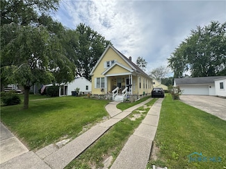 3633 Dixie Dr, Toledo, OH 43611
