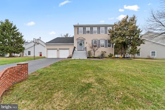 40 Chicory Ln, Pennington, NJ 08534