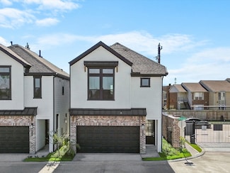 9215 Washington Dr, Houston, TX 77063