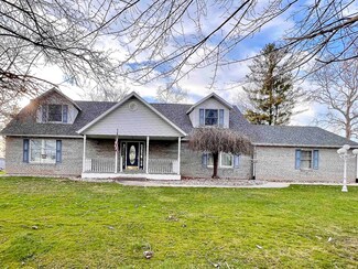 11 Ems B10 Ln, Pierceton, IN 46562
