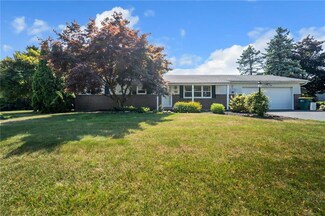 5732 Crescent Dr, Schnecksville, PA 18078