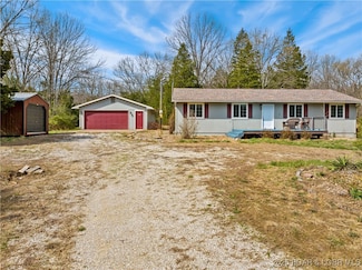 19 Mackey Rd, Rocky Mount, MO 65072