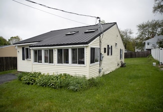 15 Lucille St, Saco, ME 04072