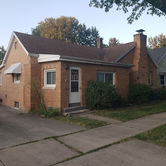 1409 W Locust St, Bloomington, IL 61701