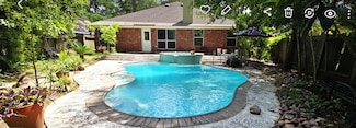 138 W Russet Grove Cir, Conroe, TX 77384