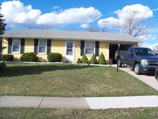 811 Larch Ln, Fort Wayne, IN 46825