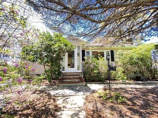 17 Waltham St, Woburn, MA 01801