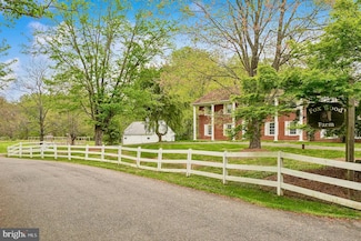 10423 Down Patrick Ln, Great Falls, VA 22066