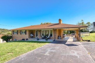 2073 Twin Oaks Ave, Pulaski, VA 24301