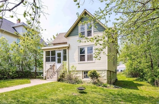 621 E 10th St, Duluth, MN 55805