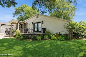 70 Woodshore W, Keyport, NJ 07735