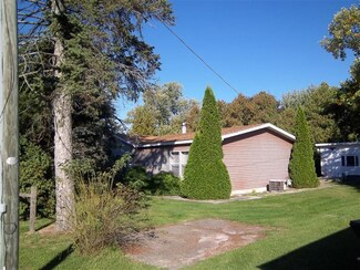 106 W 4th St, Wanatah, IN 46390