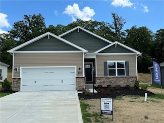 129 Jerome Dr, Butler, PA 16001