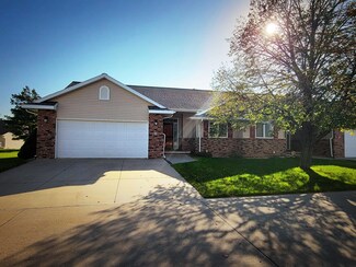 1104 E 56th St, Kearney, NE 68847