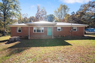 83 W Point Dr, Fayetteville, TN 37334