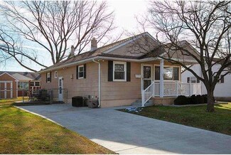 702 Jackson Ave, Magnolia, NJ 08049