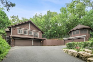 9001 Poplar Bridge Rd, Bloomington, MN 55437