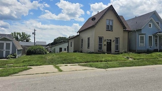 912 E 10th St, Muscatine, IA 52761