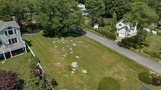 29 Flume Rd, Gloucester, MA 01930