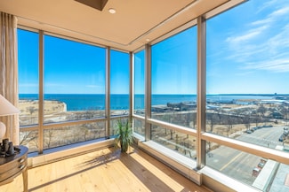 923 E Kilbourn Ave Unit 802, Milwaukee, WI 53202