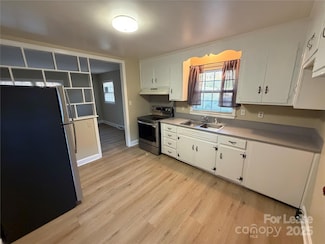 3728 Dresden Dr E, Charlotte, NC 28205