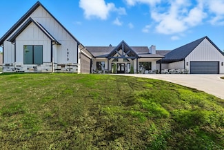 1019 Glenoaks Dr, Weatherford, TX 76088