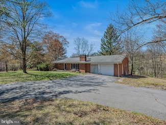 64 Sarah Ann Ln, Berkeley Springs, WV 25411